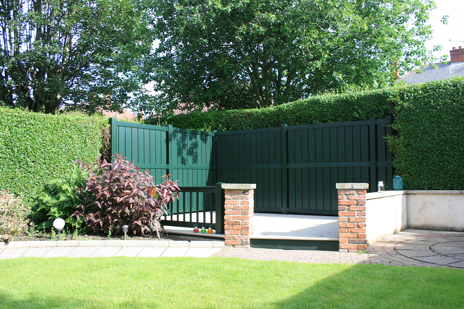 uPVC Fencing vs. Traditional Options: Which is Best?